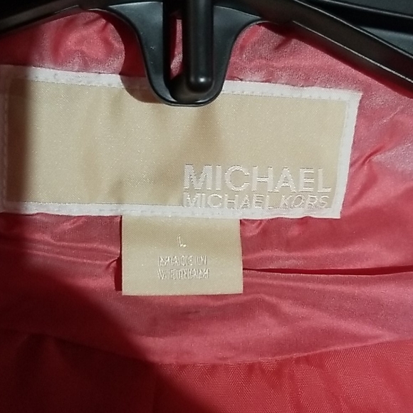 MICHAEL KORS Short Lightweight Quilted Jacket - Picture 12 of 13